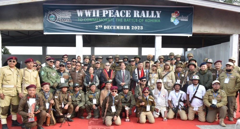 Chief Minister Neiphiu Rio and German Consulate General, Kolkata, Barbara Voss with participants of the World War-II Vintage Motor Car Rally at Kisama on December 2. (DIPR Photo)